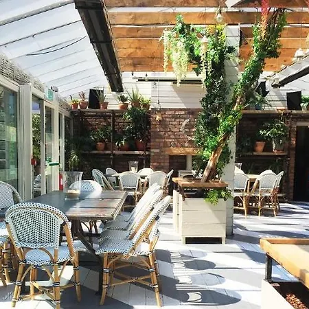 House Bedrooms Apartmán *