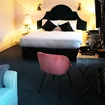 House Bedrooms דירה *